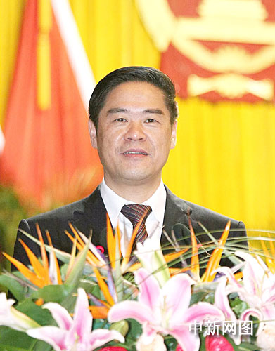 曾万明当选四川绵阳市市长