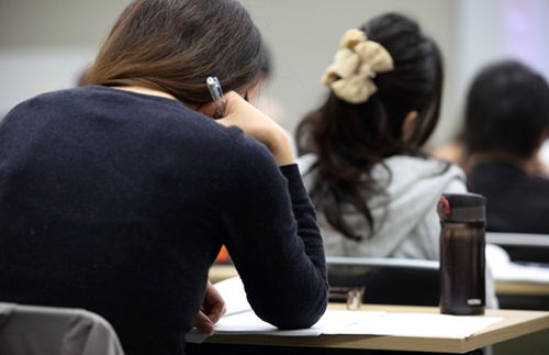 ��ý��������Ů�Ծ���ѧ����Υ������ʵ��