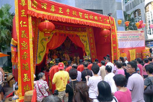 图:信众在上环举行广泽尊王诞和祈福法会不少福建人移民香港时也将