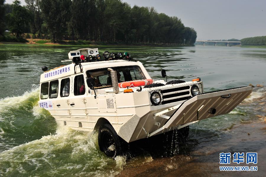 水陆两栖抢险救援车问世
