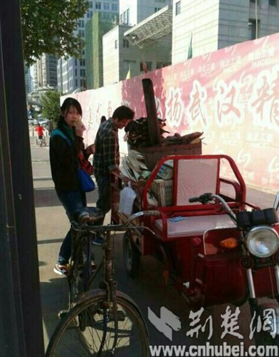 �人80������Ϊ���·��׸���������������Ԫ