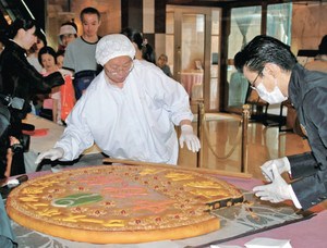 ����л���ϲ������300�˷���60������±���ͼ��