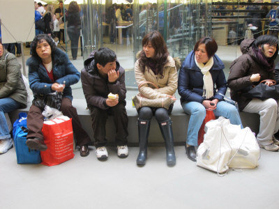 新iPad面市纽约华人成为抢购“大客户”