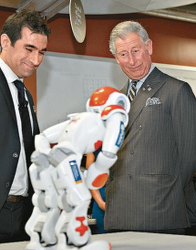 英王储访多伦多晤华社谈酒经亲民风范获赞赏(图)