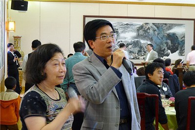 美国旧金山中华总商会与中国总领馆举行联谊活动