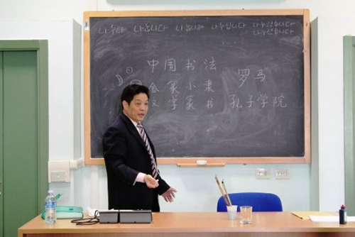 金冠军:将中国书法艺术带到意大利