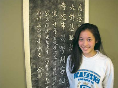 来自四川的少女邓珂,很高兴自己一举攻占常春藤,获奖学金赴美深造.