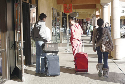 中国游客消费力惊人美国商家“卯劲”促销迎客