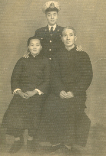 赵锡成母亲节前夕撰文缅怀先母叹恩情深逾海(2)