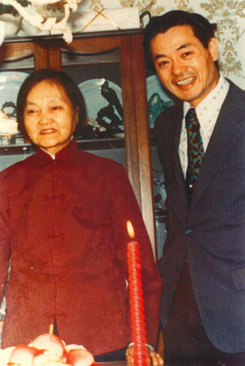 赵锡成母亲节前夕撰文缅怀先母叹恩情深逾海(3)