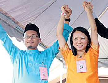 华裔杨巧双出任马来西亚雪州议长再次缔造历史