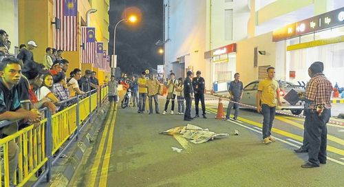 ������Ⱥ���Ѱ�̼�����һ����Ů����¥������ͼ��