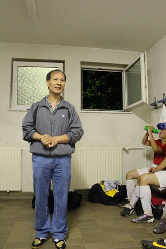 德国华人球队教练古广明:昔日足坛名将仍心系国足