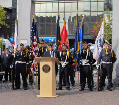 在曼哈顿华埠游行,并在且林士果广场"华裔军人忠烈坊"前举办纪念仪式