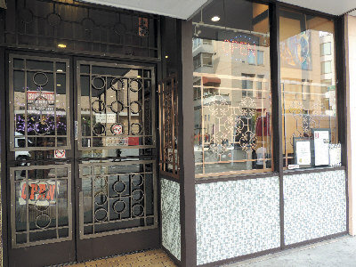 �����������ξɽ�ɽһ�в͹�װ���Ŵ�������ͼ��