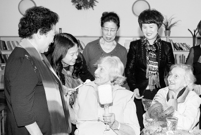 �ýݻ��˻��ȸ�Ů���ϻ�ʥ���װ���