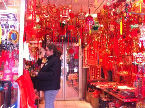 农历新年将至纽约法拉盛街头马年春联热卖(图)