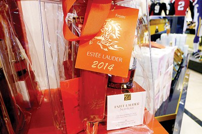 美商家推系列活动吸引华人顾客马年主题产品惹眼