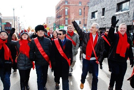 芝加哥华埠举办春节游行市长首次参加并致以祝贺