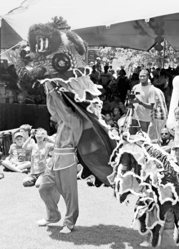 华人庆新春活动异彩纷呈渐成中华文化“显微镜”