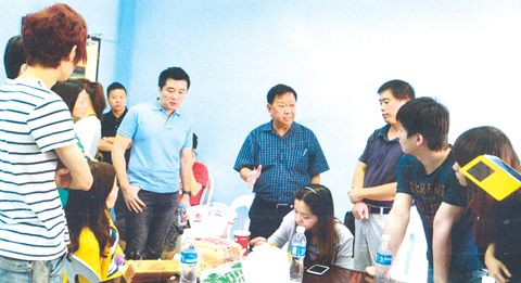 ���ɱ�������̳�ץ��14���й�����ʹ�ݽ��棨ͼ��