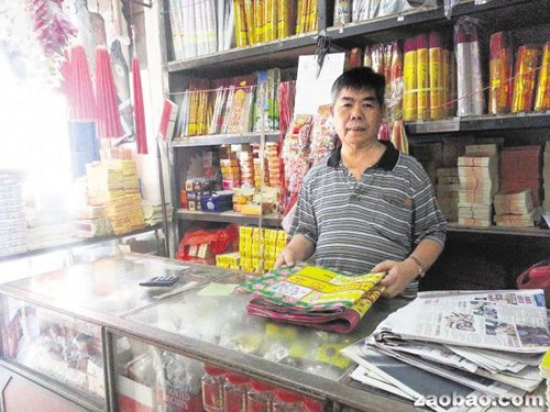 新加坡华人经营祭祀用品店:不期盼年轻一代继承