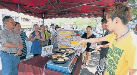 看电视剧触发灵感大马华裔自创咸鱼包热卖(图)