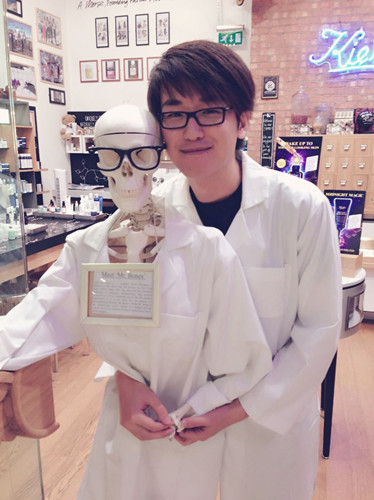 旅英华人彭淼:称职模范男闺蜜(图)