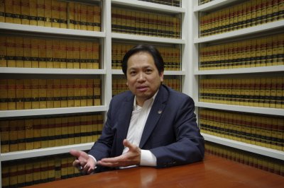 美国阿市华裔议员竞选连任谈政见盼选民支持(图)