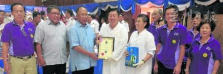 ��ף�����ʼҺ���80���껪����ҽʦΪ�ٱ�����