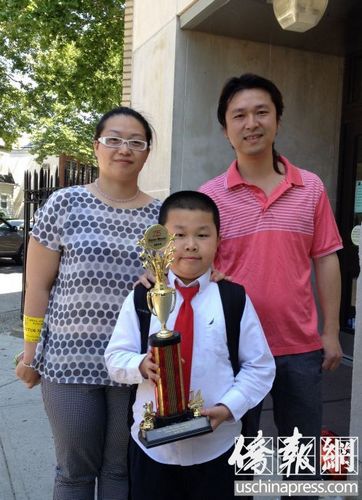 纽约九岁华裔男童全美英文书法大赛获大奖(组图)