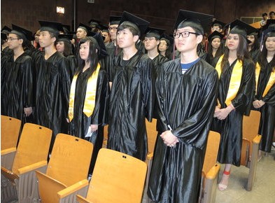纽约下东城高中毕业礼 华裔移民学生成典范(图)