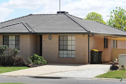 �Ĵ�����һ�����Ḹ�׼��е���ʱ����ײ��2��Ů��