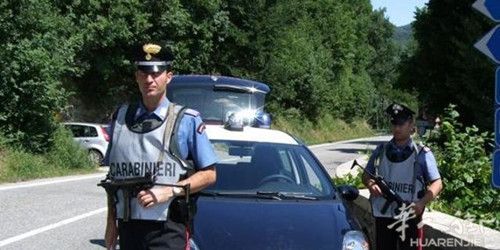 �����һ����͵����Ʒ������Ź�����ϰ��ﱻץ