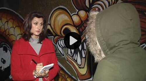 ����Ů���α��Ծ�ͷΪ�������˽ֵ�Ǹ��ֻ����Ц