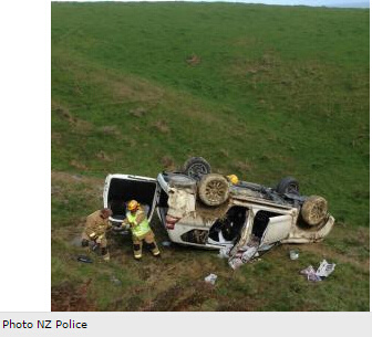 5名中国游客新西兰遇车祸庆幸2名儿童坐安全座椅