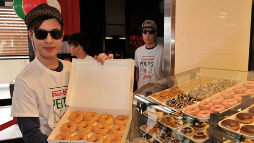 �Ļ����ѧ��������Ȧ����λ�˿���Ӫ4���ͷ��