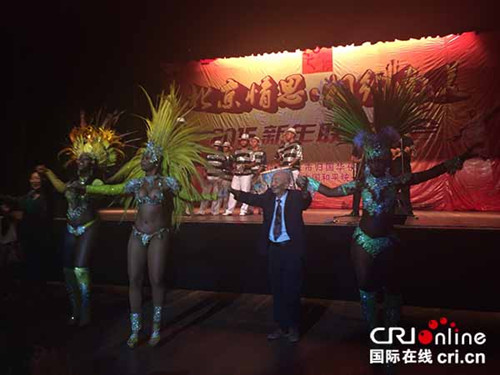 ���Ȼ��˰�2015������������ף��Լ����450����