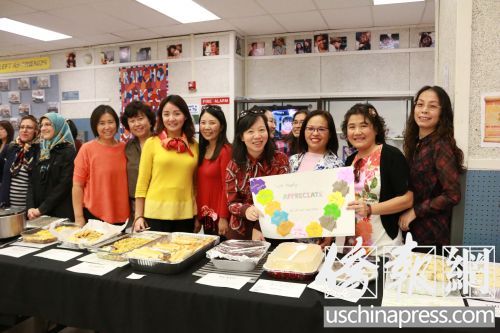 美国尔湾市华裔家长烹煮中国美食犒劳教职工(图)