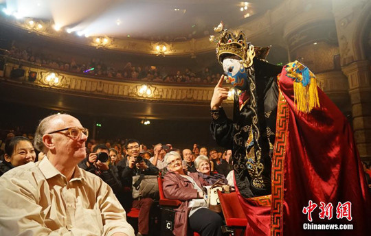 通讯:"四海同春"川剧木偶变脸惊艳全场