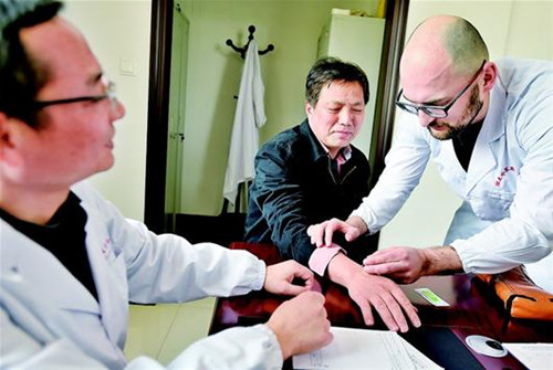 ��С��Ϊĸ�β����人ѧ��ҽ��������ðλ��