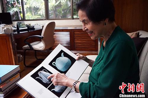 菲律宾华裔陶瓷专家庄良有和她的千年古瓷展
