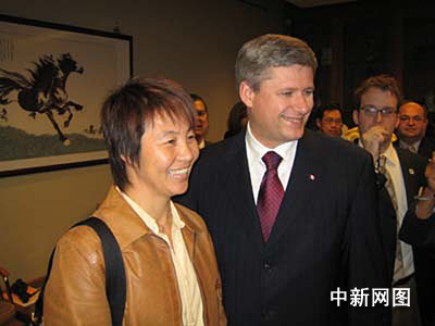 前中国女足守门员高红与加拿大总理哈珀侃球