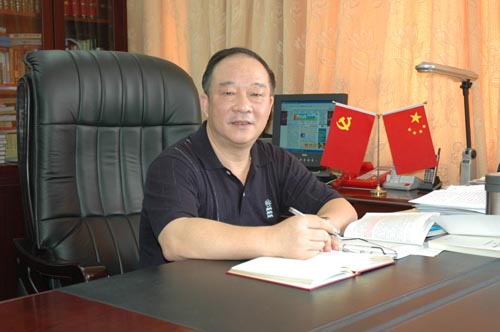 广东侨商会荣誉会长吴锐成:凝聚侨心,发挥侨力