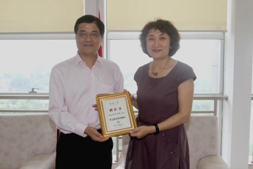 ���Ӹ߼��༭��ƸΪ���ȴ�ѧ���Ľ����������