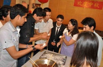 ��������ʹ���뿦������ѧ����ѧԺ��չ��������