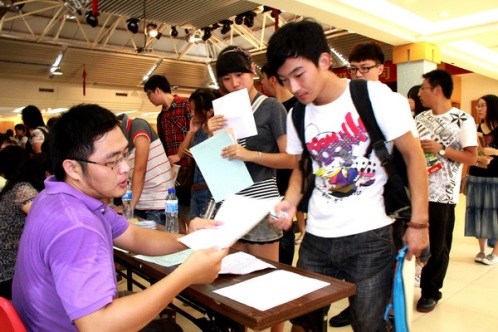 ���ȴ�ѧ����ѧԺϲӭ600��������������