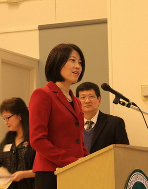 中国驻卡尔加里总领事出席中文征文比赛颁奖典礼