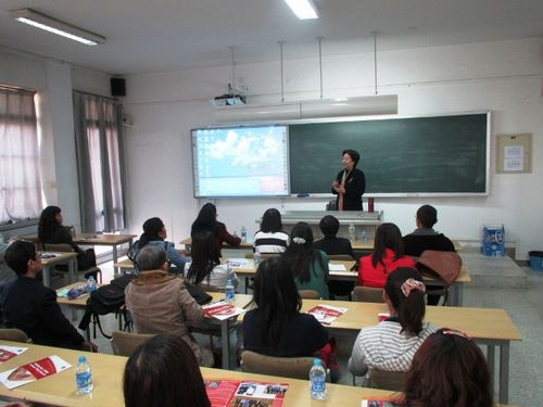 ����ʮ�����Ľ�ʦ�ι�ѧУ����Ħ�����ѧ