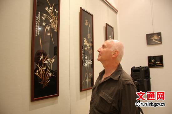 �������й��Ļ����ľٰ��ִ�«έ���ջ�չ